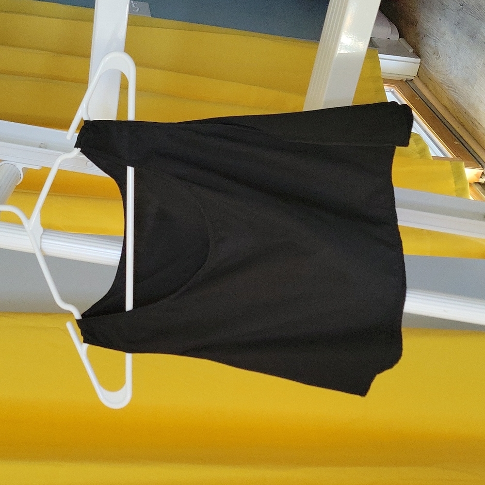 Cropped black tank